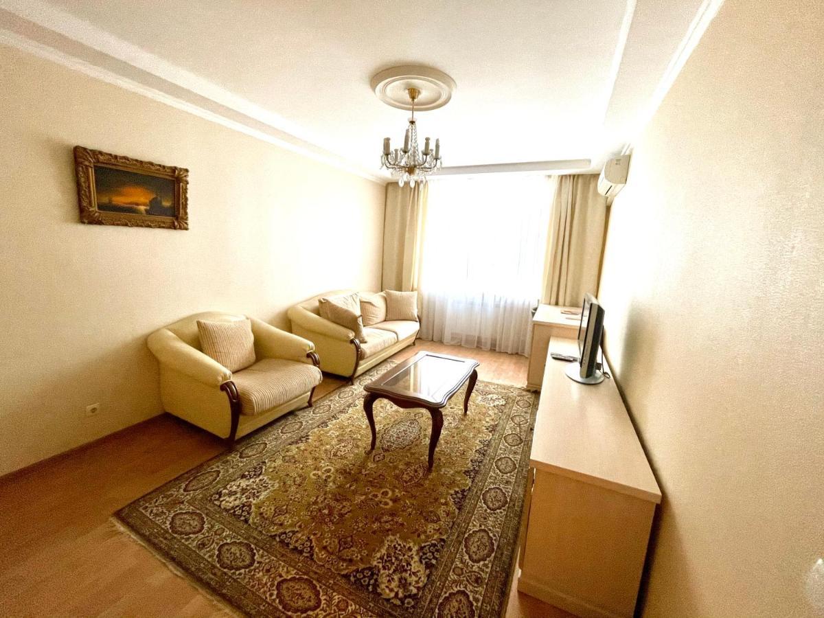 קייב Apartment Mala Zhytomyrska 10 מראה חיצוני תמונה